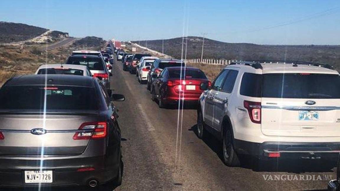 Paisanos saturan carreteras en territorio coahuilense