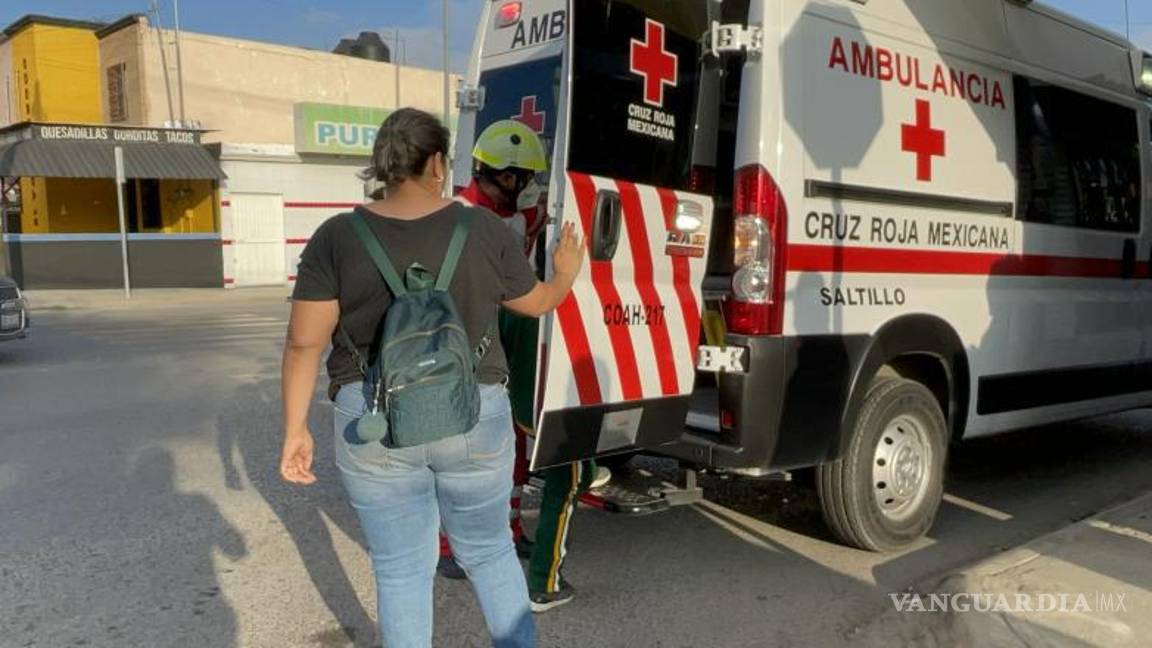 $!Los niños que eran llevados a la escuela por su abuelo, solo recibieron golpes durante el impacto.