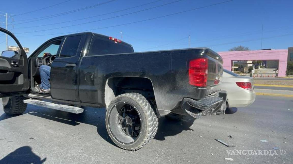 $!Varios vehículos terminaron dañados.