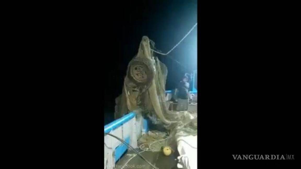 Pensaban que eran camarones; barco pesca un auto en Mazatlán (video)