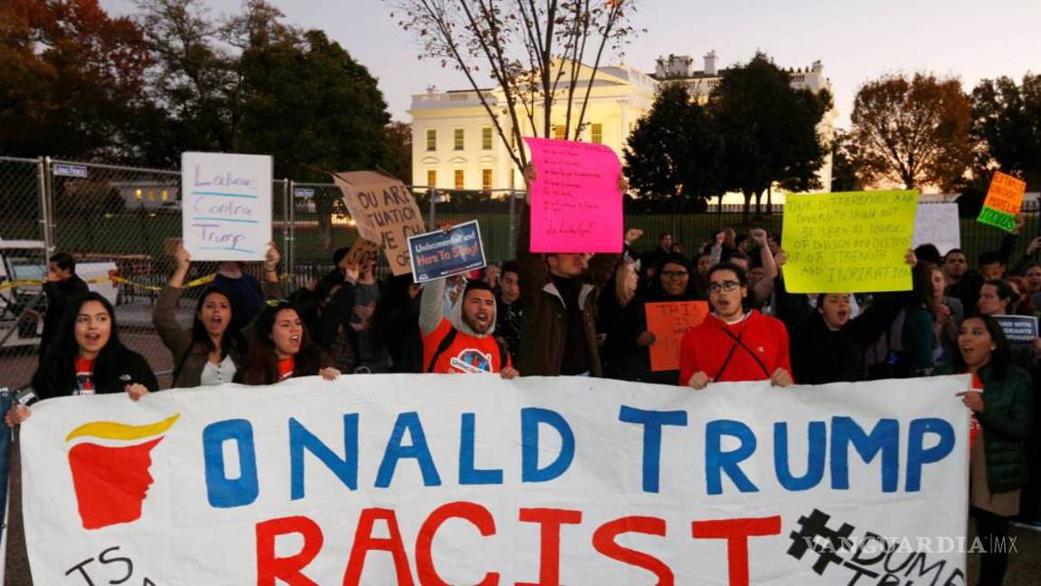 $!La comunidad LGBTQ protesta contra el Gobierno de EU frente al Hotel Trump