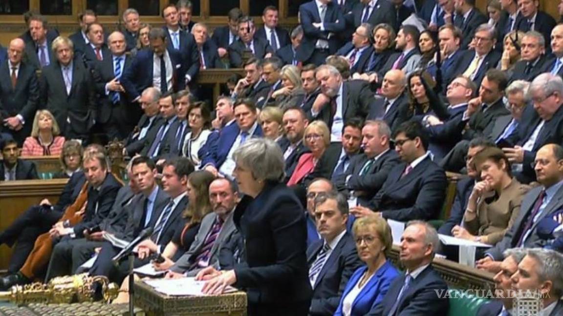 Parlamento británico rechaza Brexit de Theresa May