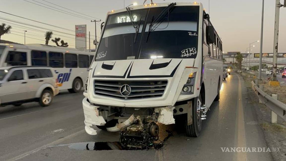 $!Hasta una unidad de transporte de personal se vio afectada en el incidente.