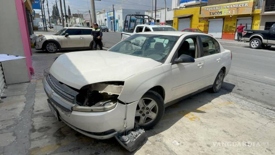 $!Pese al fuerte choque, no hubo personas lesionadas; las aseguradoras se encargaron de la resolución del incidente.