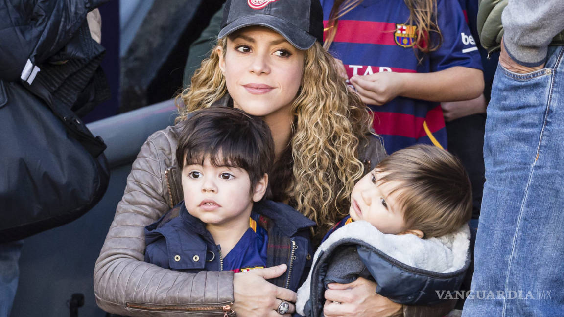 Shakira muestra a sus hijos jugando tenis