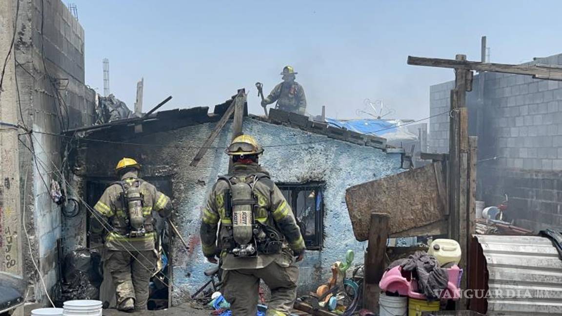 $!El incendio, originado por una falla en una resistencia, afectó la vivienda en la colonia Nueva Jerusalén.