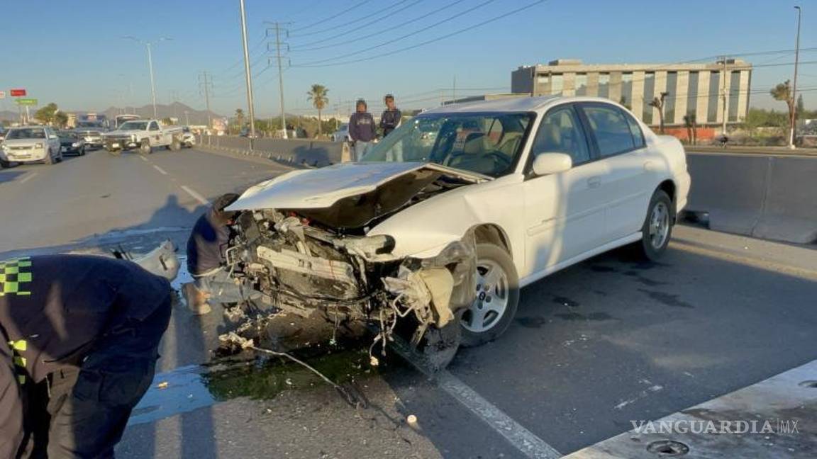 $!Elementos de Tránsito Municipal trabajaron rápidamente para restablecer el flujo vehicular.