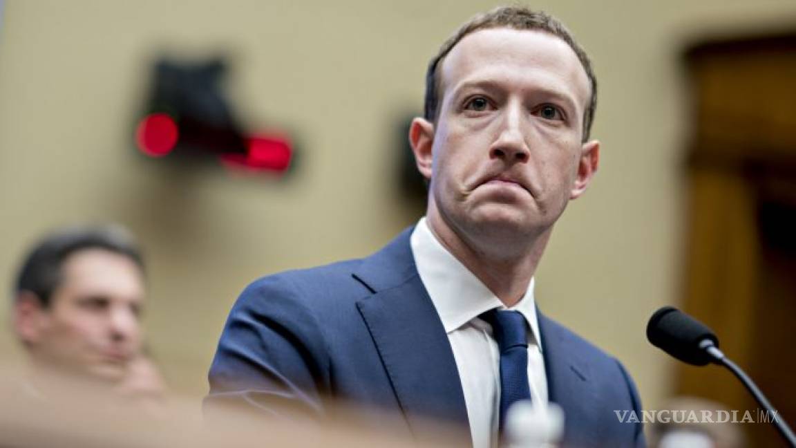 Empleados de Facebook hacen paro online en protesta contra Zuckerberg
