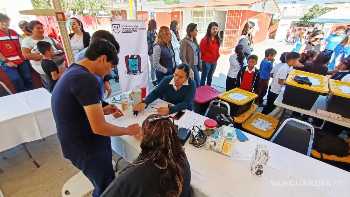 Llevan GIS y UAdeC brigada de servicios gratuitos a la colonia Nazario Ortiz, en Saltillo