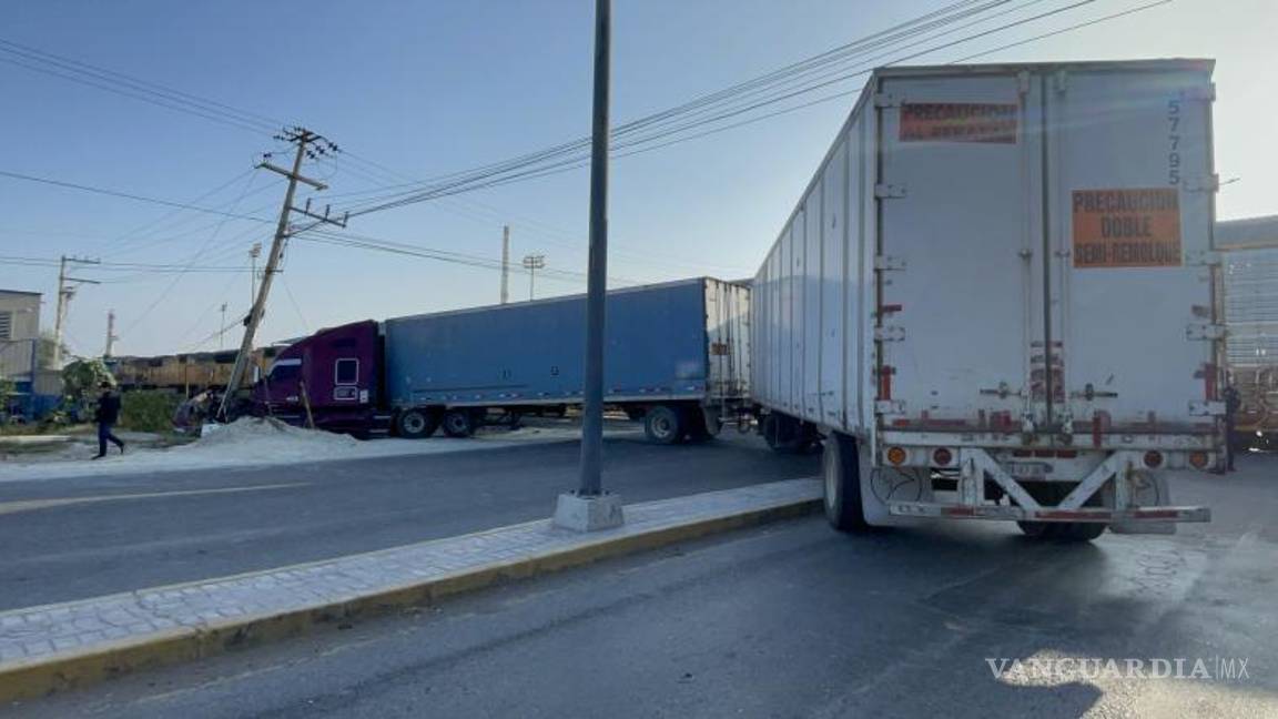 $!El tren involucrado en el accidente pasó sin incidentes posteriores tras el choque.