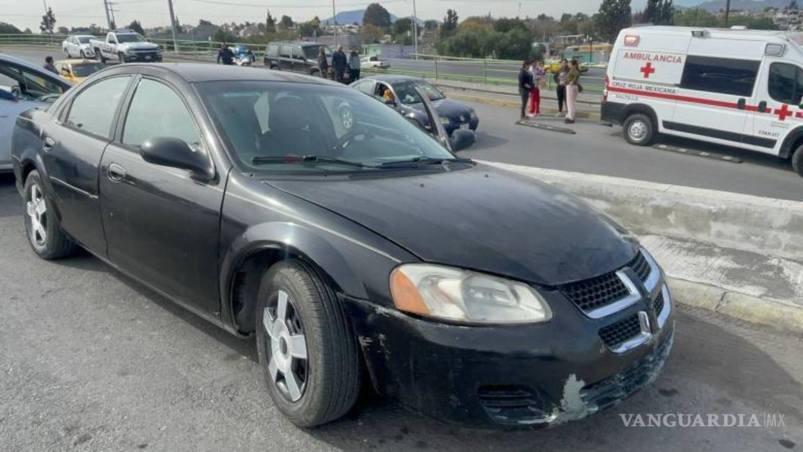 $!El vehículo presuntamente habría sido puesto en marcha por algunos menores.