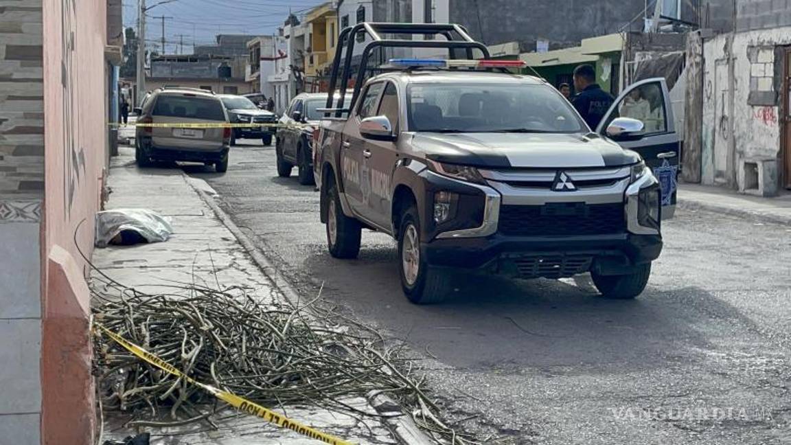 $!Autoridades municipales acordonaron la zona donde fue hallado sin vida un hombre en la colonia Bellavista.