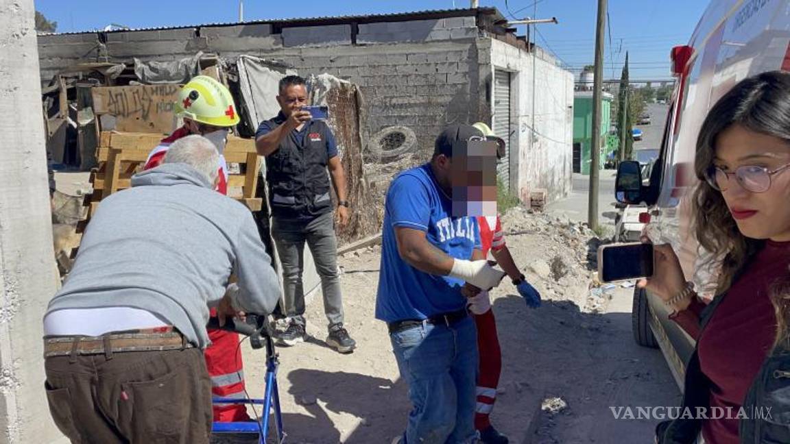 $!El afectado fue trasladado a la Cruz Roja para valoración médica.