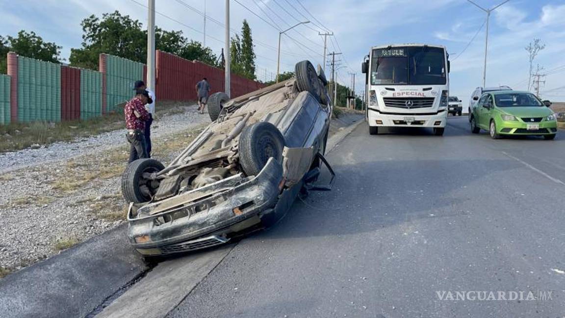 $!La Policía Municipal de Tránsito inspeccionó la escena del accidente en busca de evidencia, para determinar las responsabilidades correspondientes.