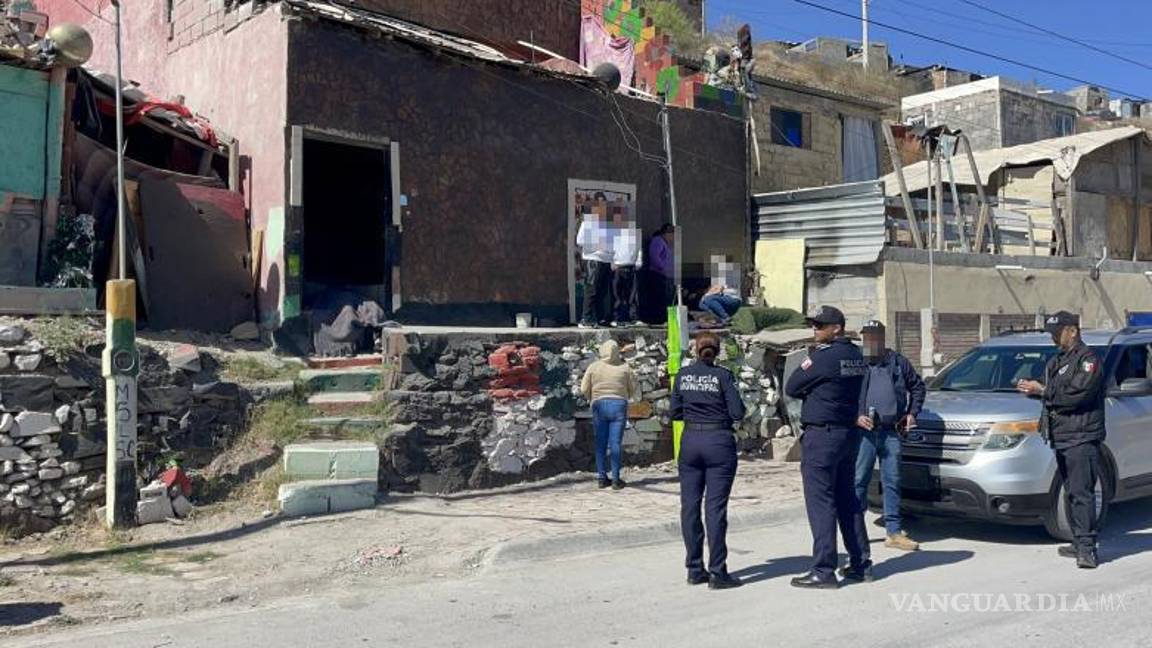 $!Elementos de la Policía Municipal y Estatal acordonaron el área mientras peritos realizaban las diligencias correspondientes.