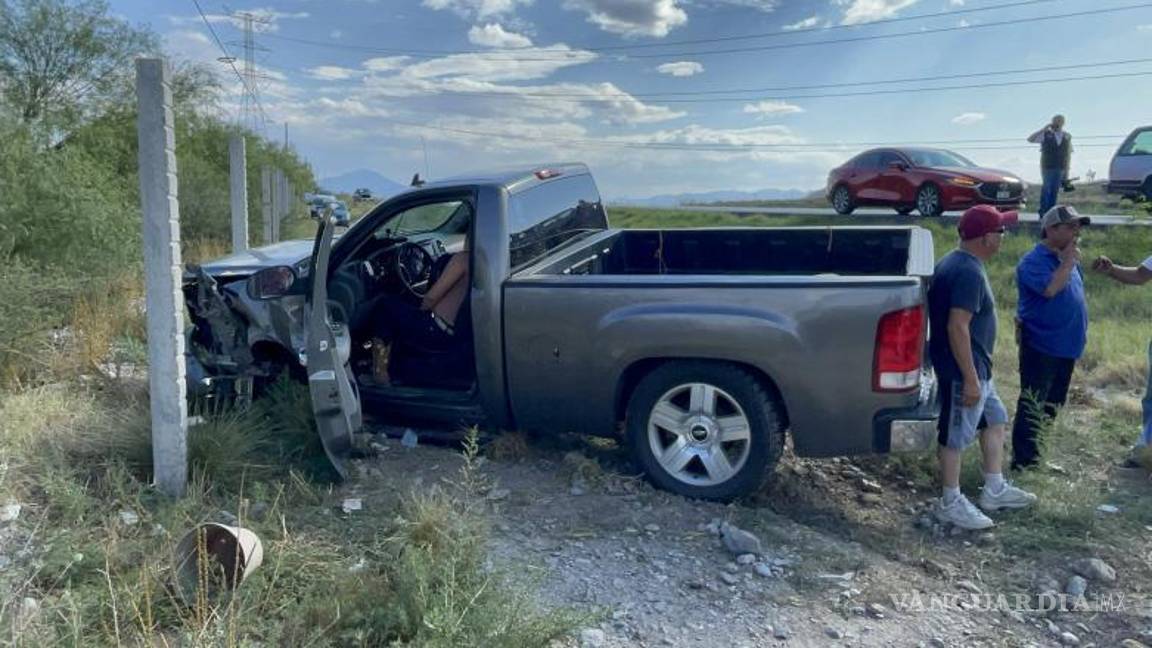 $!El conductor Francisco, presunto responsable del accidente, fue interrogado por las autoridades en el lugar del choque.