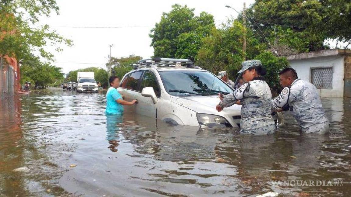 Marina y GN apoyan a afectados por inundaciones en Chetumal, QR