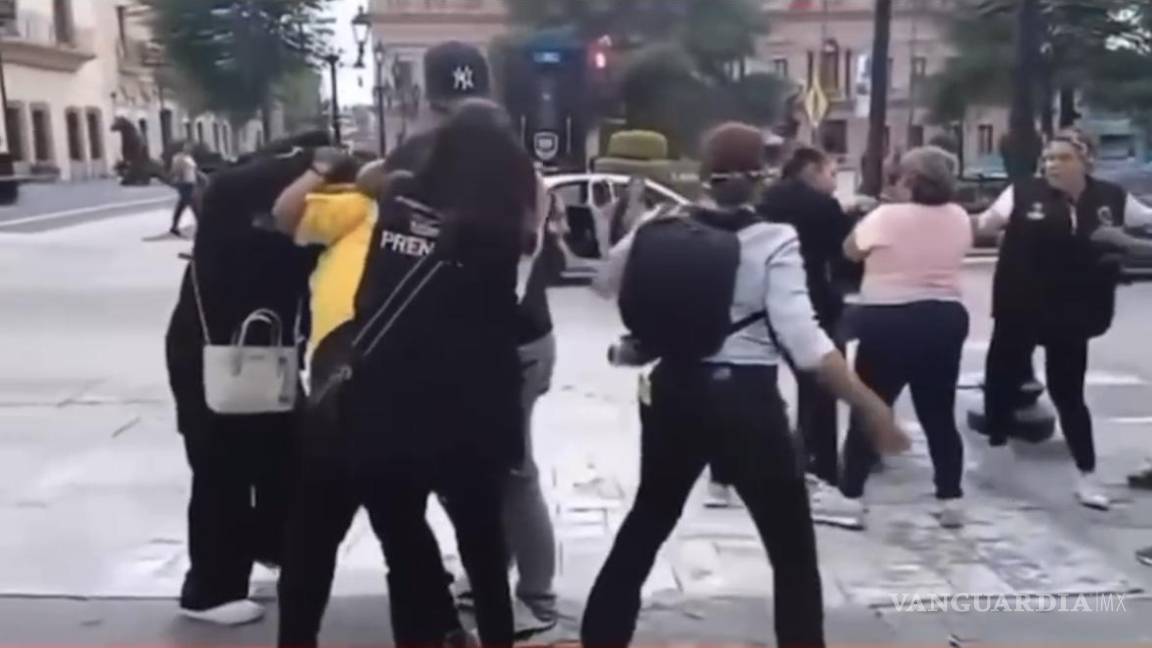 Se pelean la ‘plaza‘ fotógrafos de Saltillo; graduaciones generan disputas (video)