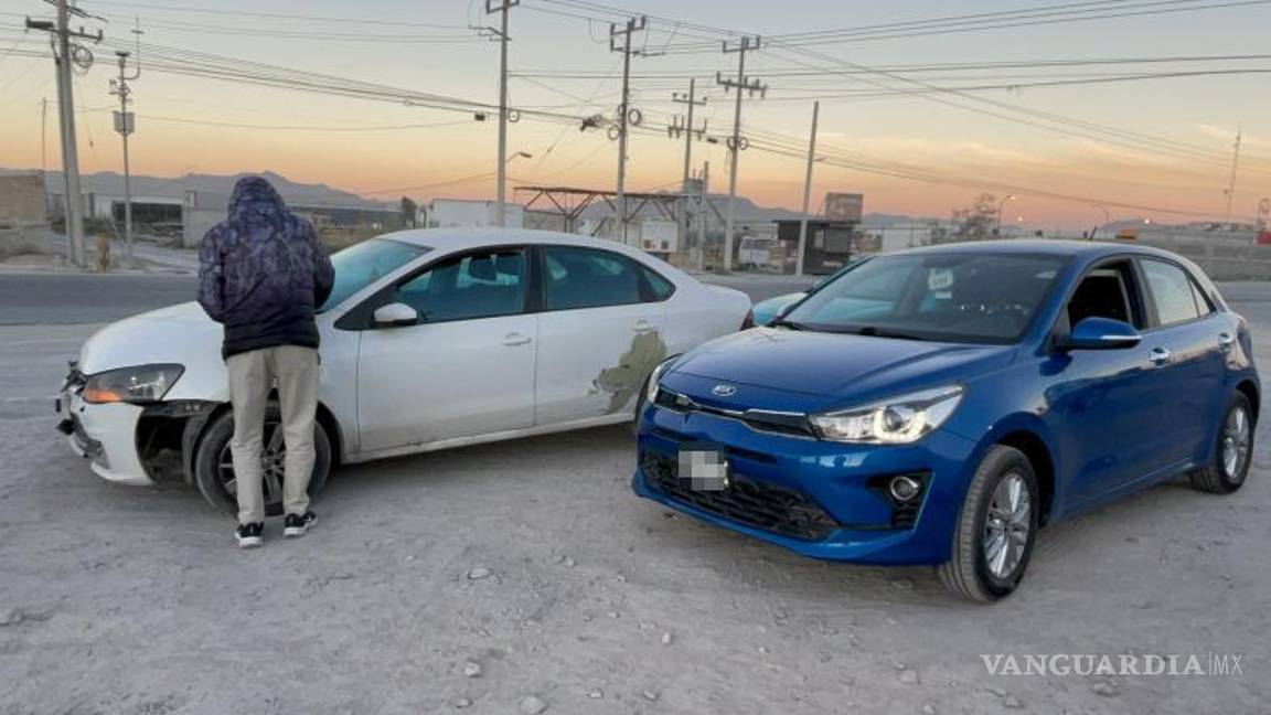 $!El irresponsable cruce de un KIA Río desencadeno un accidente matutino en el libramiento Óscar Flores Tapia.