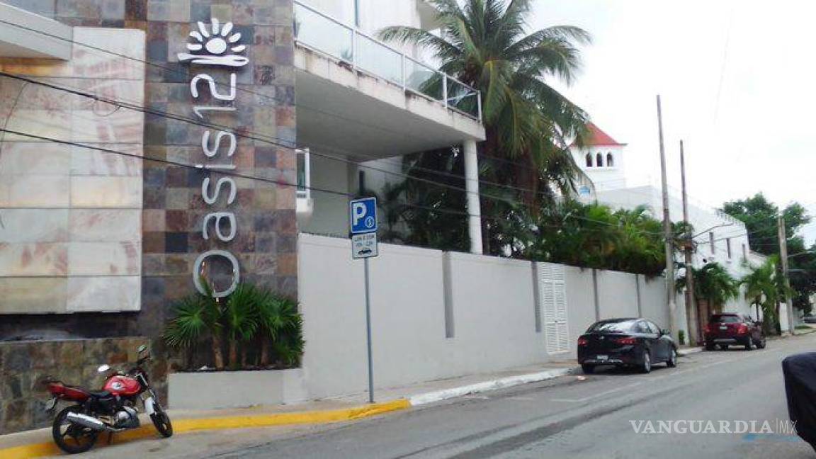 $!El crimen ocurrió en el interior del condominio turístico Oasis, ubicado en el centro de Playa del Carmen