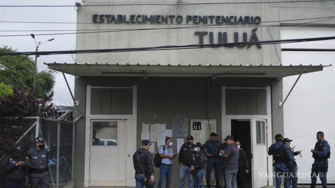 Reportan más de 50 presos muertos por incendio tras motín en una cárcel de Colombia