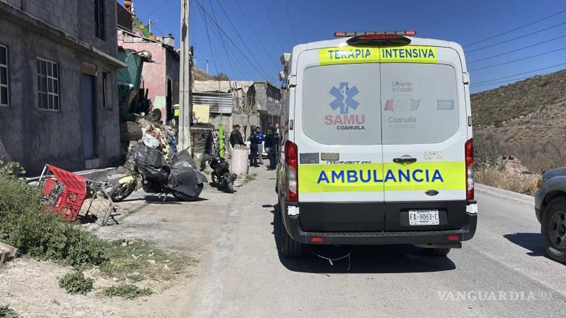 $!Paramédicos de la Secretaría de Salud acudieron al lugar, pero confirmaron que la mujer ya no contaba con signos vitales.