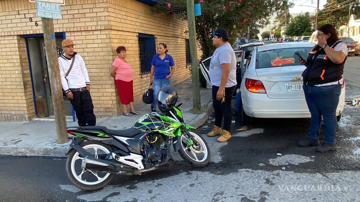 Saltillo: motociclista no le da el paso a hombre de la tercera edad y lo arrolla