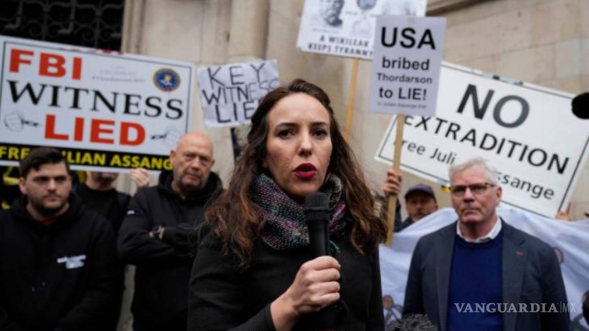 AMLO reitera solicitud de asilo a Julian Assange; revela que le pidió a Trump exonerarlo