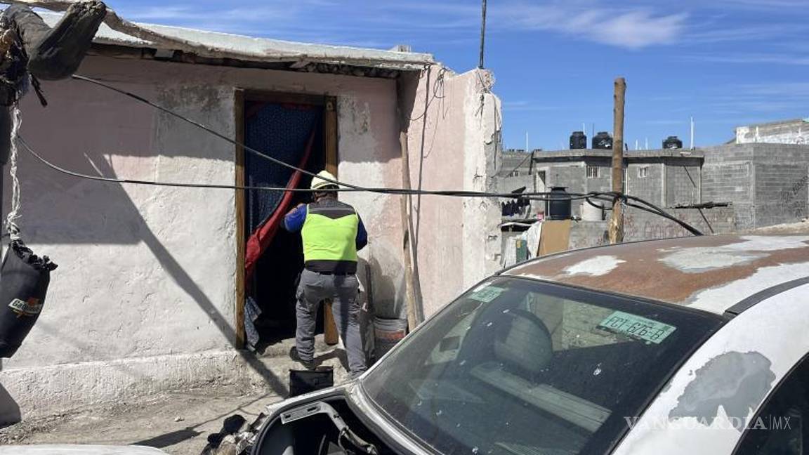 $!Paramédicos atendieron al hombre lesionado al interior de su domicilio en la colonia Guerrero.