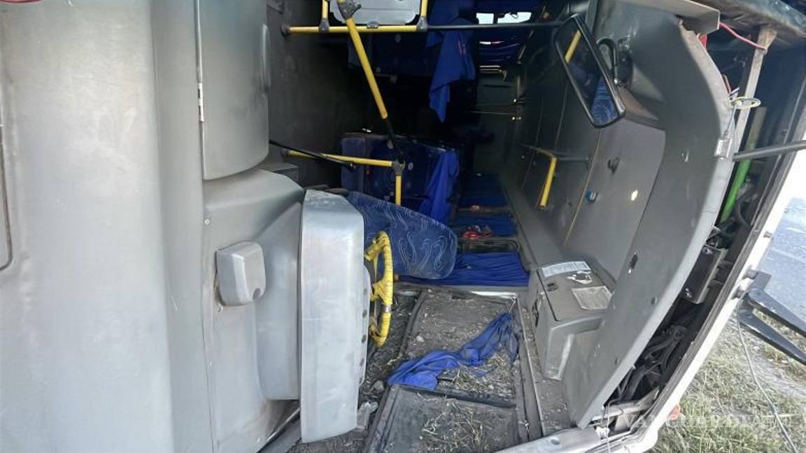 $!Paramédicos atendieron a 18 personas lesionadas en el lugar del accidente.