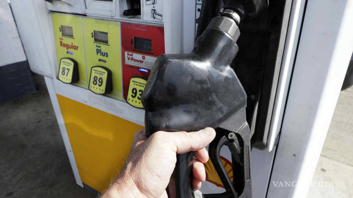 Texas advierte con demanda a 127 gasolineras por subir precios durante Harvey