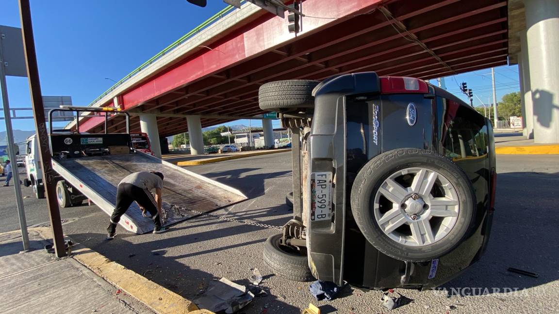 Oootro conductor ebrio ocasiona accidente en Saltillo; se queda dormido al volante, lo despiertan y choca