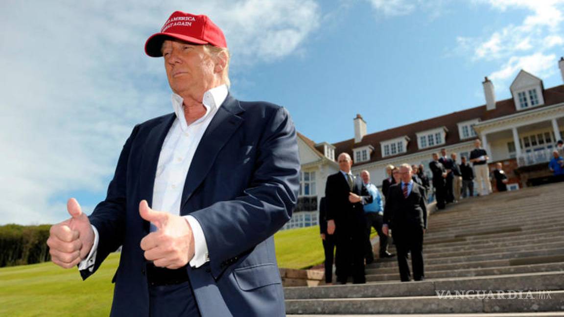 $!Granjeros escoceses se revelan contra Donald Trump, intentó cobrarles un muro y ellos ponen banderas mexicanas