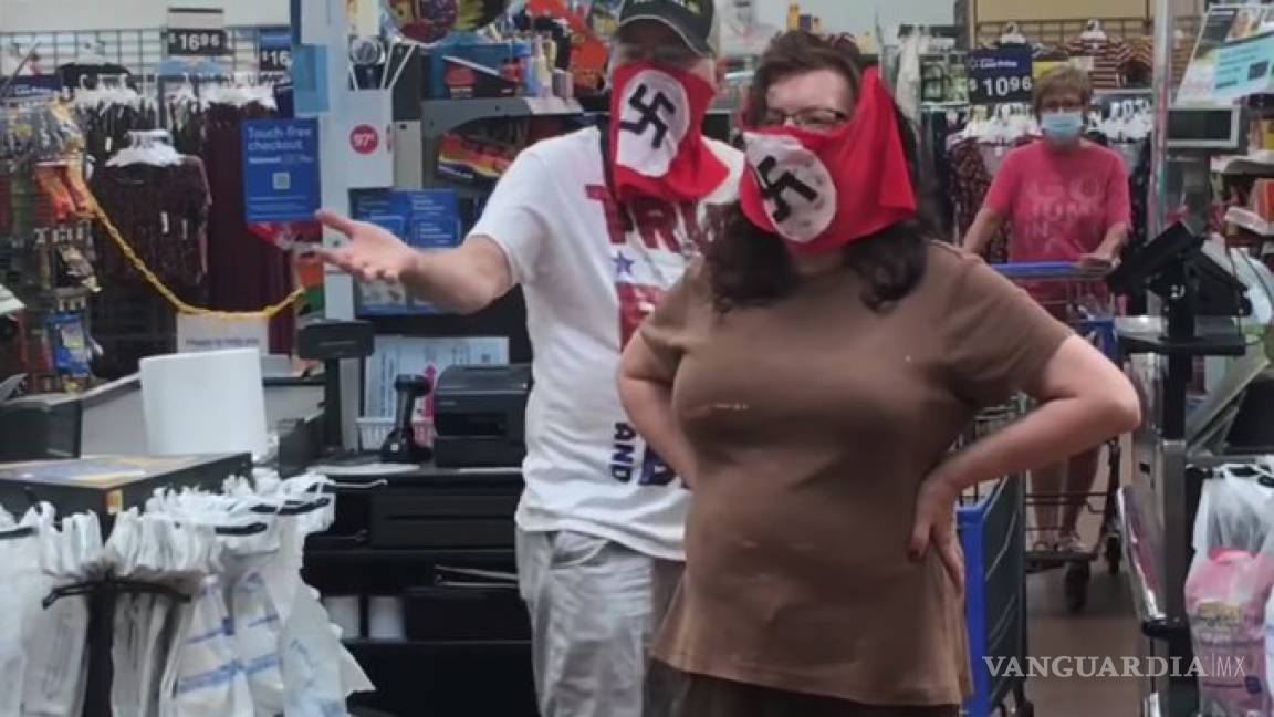 Pareja con cubrebocas nazis en Walmart de EU causan indignación; los vetan