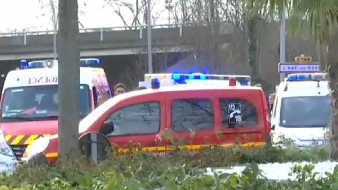 Hombre armado con un chaleco explosivo es asesinado a tiros en París después de apuñalar a cuatro personas