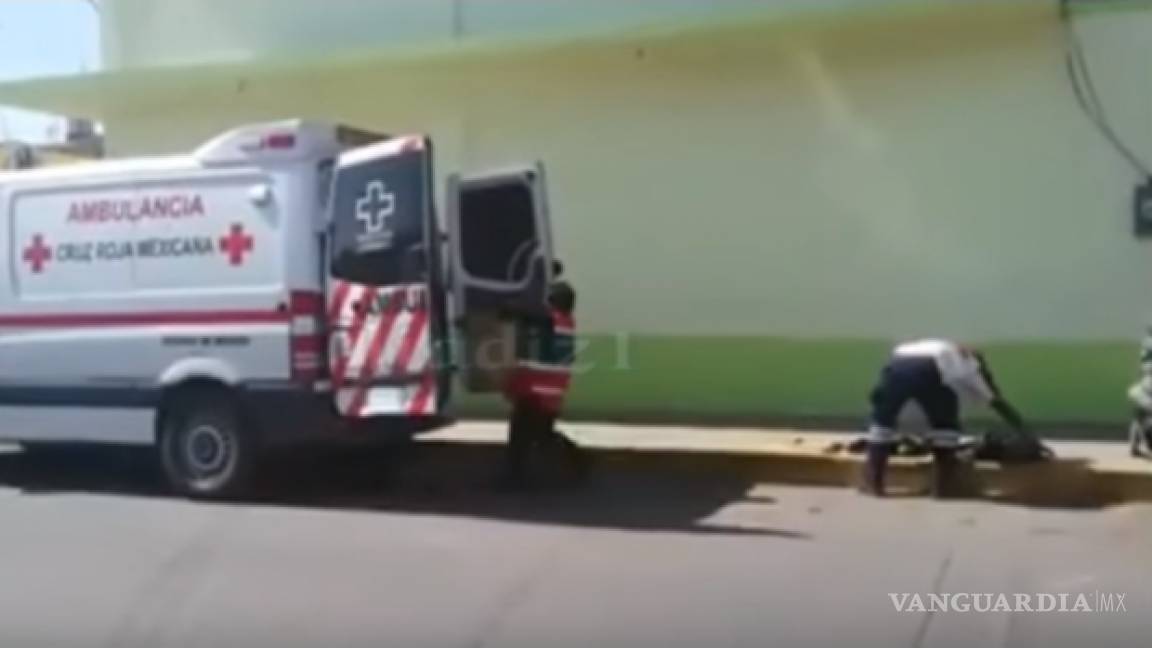 Sancionan a funcionaria de la Cruz Roja por usar ambulancia para vender ropa (Video)