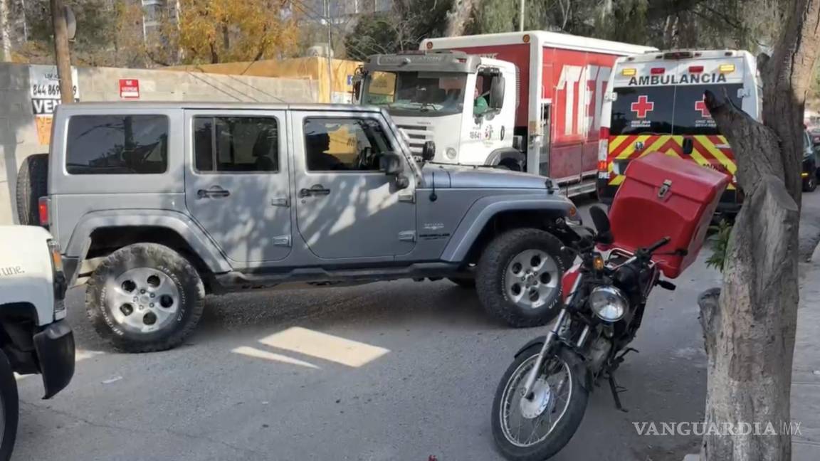 Quitan derecho de paso y mandan al piso a mensajero en Saltillo