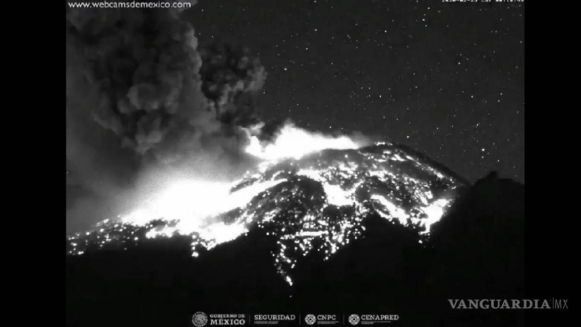 Fuerte explosión del volcán Popocatépetl arroja fragmentos hasta 1.5 km de altura