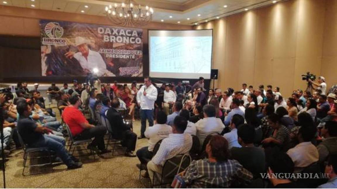 $!Confunden a Lupe Esparza con 'El Bronco', se decepcionan y dejan evento del candidato