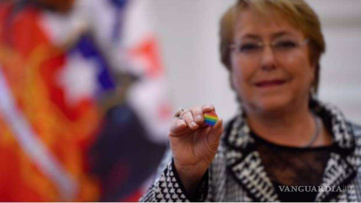 Firma Bachelet proyecto de ley a favor del matrimonio igualitario en Chile