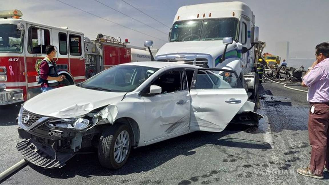$!Carambola provoca caos en la carretera Saltillo-Monterrey