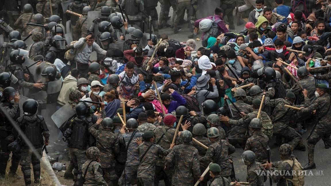 Guatemala repele con violencia a caravana migrante hondureña