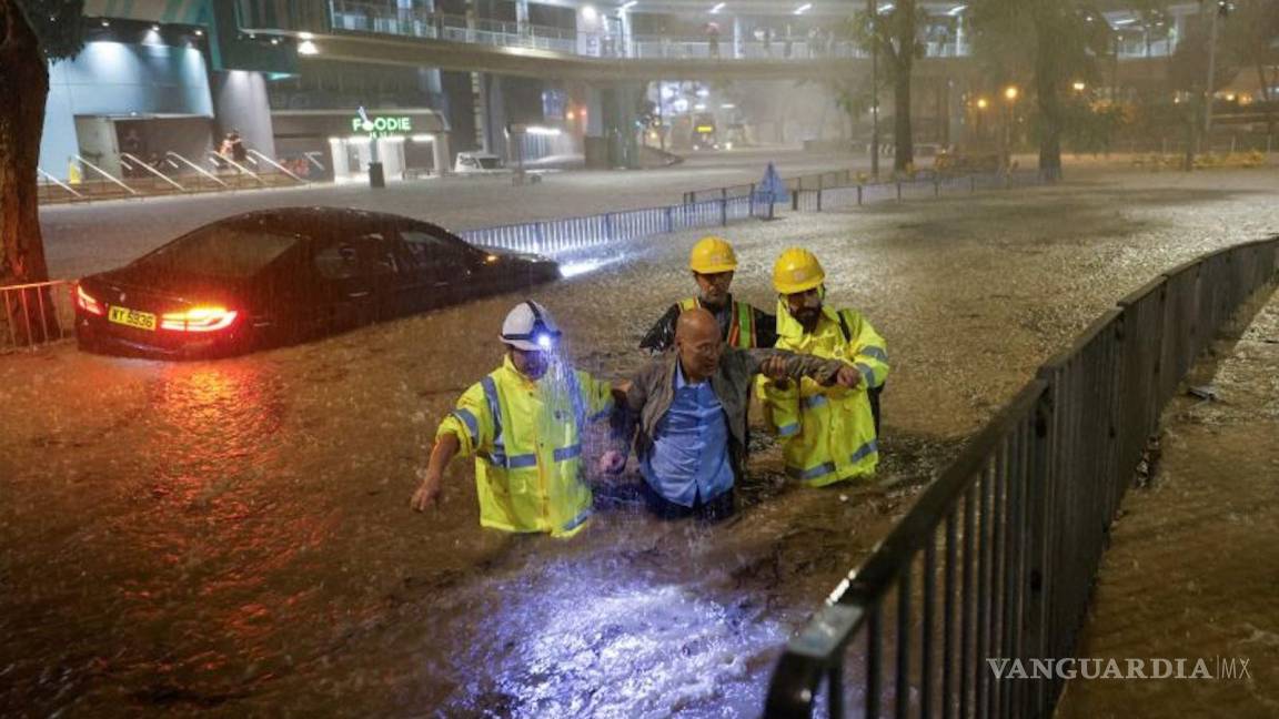 Hong Kong sufre severas inundaciones tras su mayor tormenta en casi 140 años