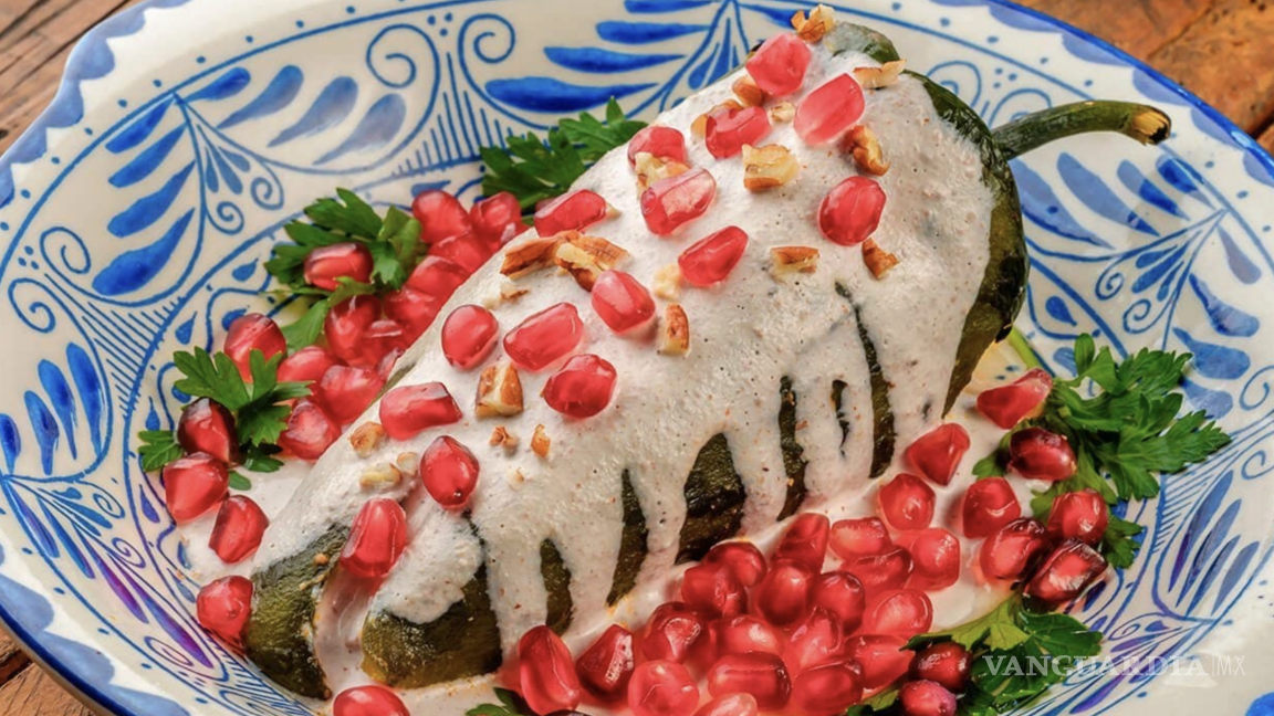$!Los chiles en nogada son el platillo más representativo del mes patrio, llenos de colores que evocan la bandera de México.