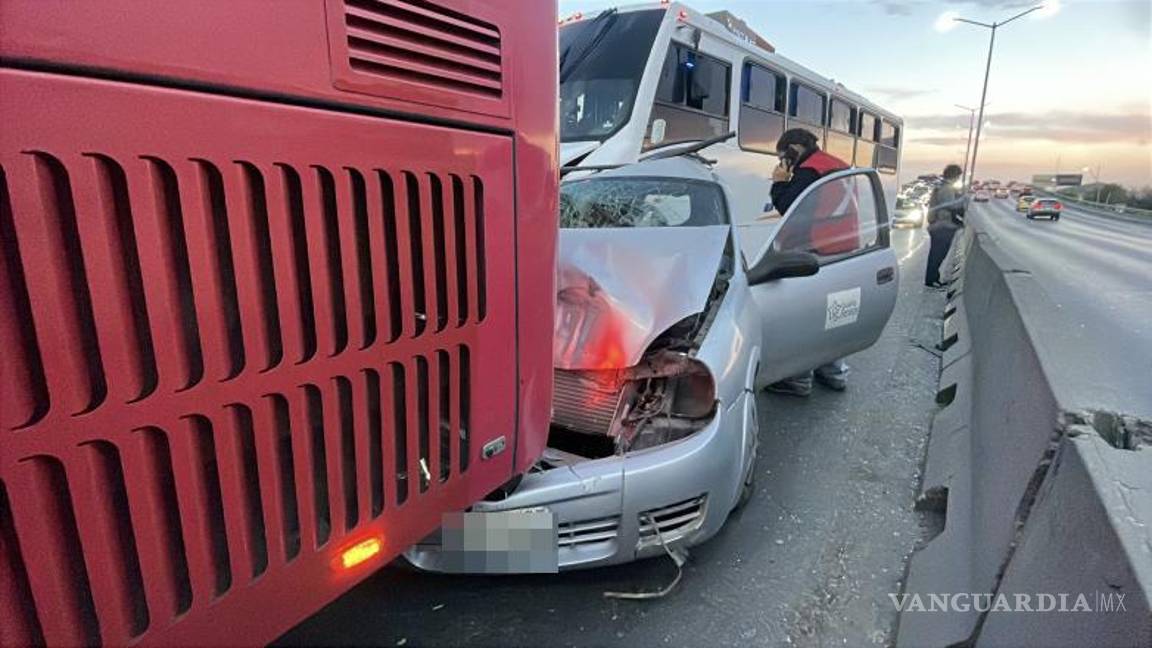 $!El accidente generado minutos antes de las 7:00 horas provocó el cierre parcial de carriles en el bulevar V. Carranza.