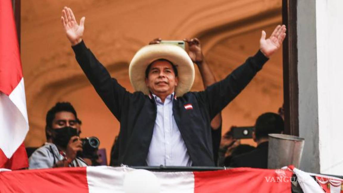 Pedro Castillo se convierte en virtual presidente electo tras vencer a Keiko Fujimori en Perú