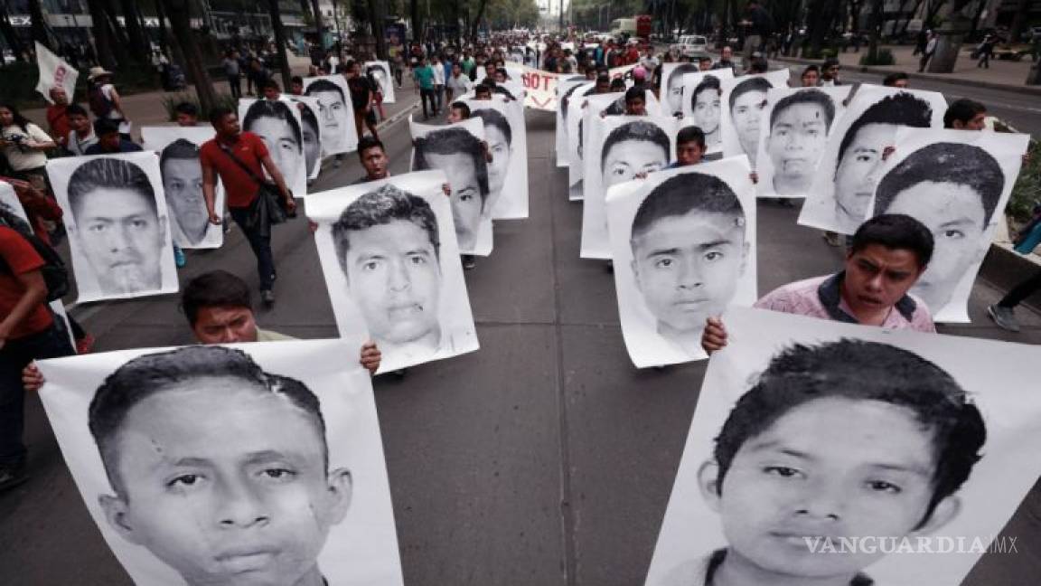 FGR ordena detener a 46 funcionarios por caso Ayotzinapa
