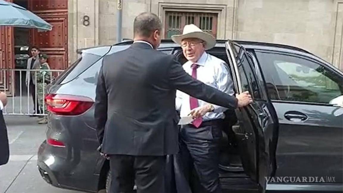 ‘Nada más una visita’; Ken Salazar se reúne con AMLO en Palacio Nacional