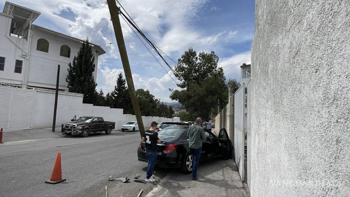 $!Afortunadamente, no se reportaron personas lesionadas en el percance ocurrido alrededor de la 13:00 horas.