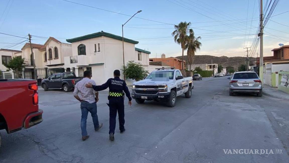 $!El conductor fue detenido y trasladado a los separos municipales tras ser hallado con aliento alcohólico.